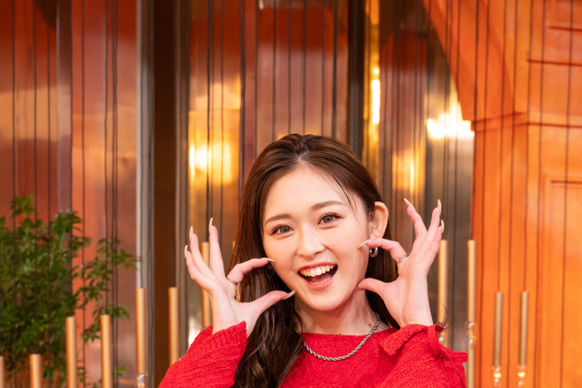 新川優愛とゆうちゃみの全身コーデ写真が公開！ 『ダマってられない女たち』本日放送 画像
