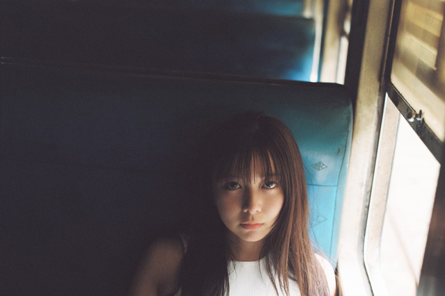 上白石萌歌、スリランカ旅で“素”を丸出しに! 写真集『charm charm』発売決定 画像