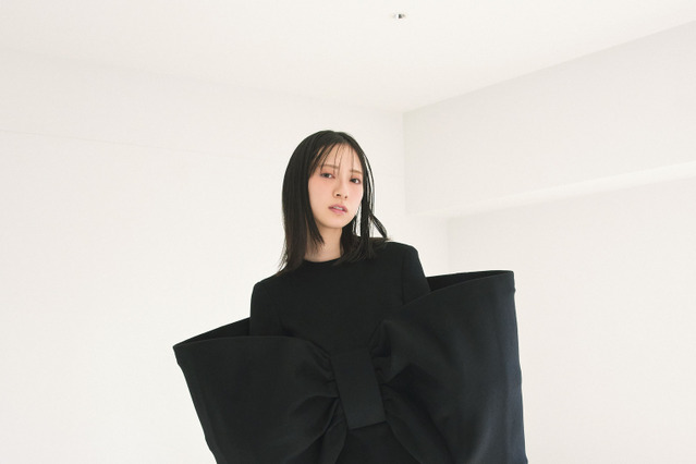 日向坂46・金村美玖、儚げな表情で春コーデ＆春メイクを披露！ 『bis』2025年春号 画像