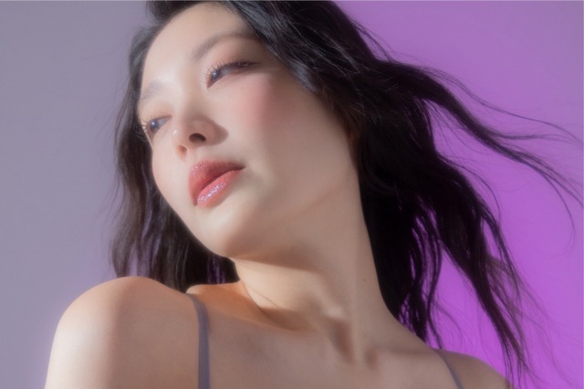 風吹ケイが韓国風メイクでド級のバストを披露！ 新作写真集『MiRAI NURSE』発売 画像