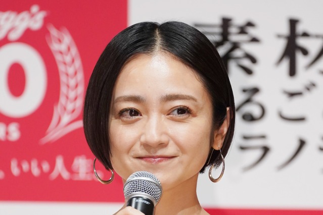 安達祐実、18歳長女の“高校卒業”ショットにネット驚き「口元そっくり」「祐実ちゃんかと…」 画像