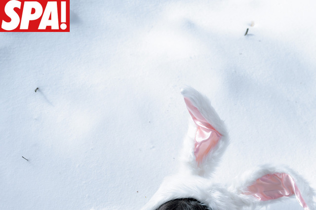 ちとせよしの、雪上で美ボディ解放！ 白うさぎ衣装で魅せる“雪グラビア”披露 画像