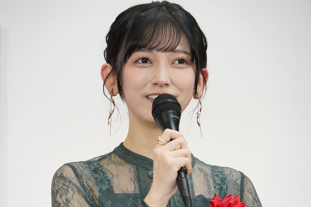 乃木坂46・池田瑛紗、シックなワンピース姿でテープカットイベントに登場「本当に光栄です」 画像