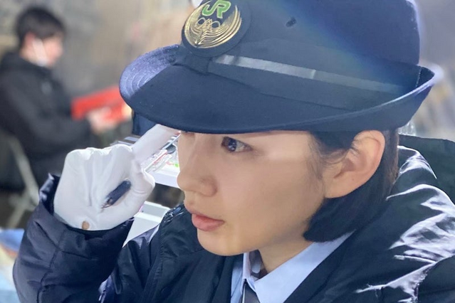 のん、ネトフリ映画『新幹線大爆破』の初オフショ投稿！ 千葉真一さん演じた運転士役で出演 画像