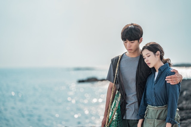 Netflixシリーズ『おつかれさま』最新予告映像が公開! IUとパク・ボゴムがW主演を務める愛の物語 画像