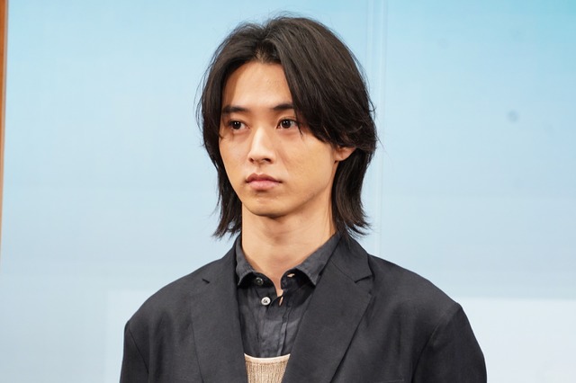 山﨑賢人、人気女優とのLAオフショが「美男美女すぎる」と話題 画像