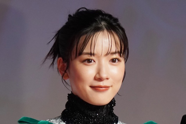 永野芽郁、全身デニムを完璧着こなし「さすがベストジーニスト」「可愛いのにかっこいいのずるい」 画像