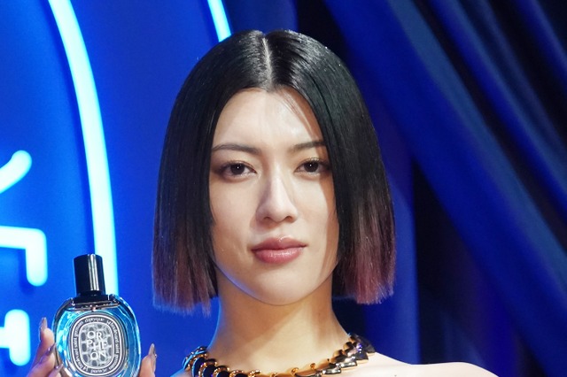 三吉彩花が大胆肌見せドレスで登場、井桁弘恵は彼氏との“甘酸っぱい”青春を回顧 画像
