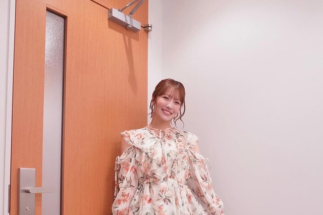 NMB48・小嶋花梨、花柄ミニワンピで“春”を先取り「何このかわいい女の子は！」 画像