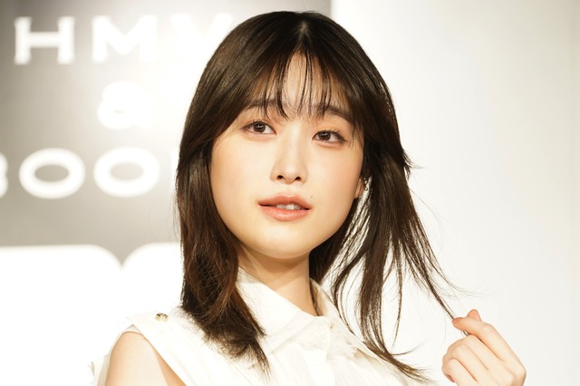 髙橋ひかる、カレンダーでポップ＆キュートスタイル披露「お尻、見えないかな？」 画像