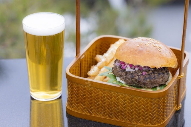 ヒルトン京都、20日よりCNBバーガーが楽しめる屋上バー「クラウドネスト」春季営業開始 画像