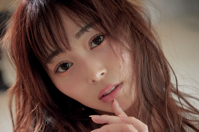 亀澤杏菜、“大人女子のこなれ感”をテーマに美ボディ披露 画像