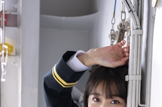 榎原依那、美しすぎる自衛官に! 護衛艦「くまの」でグラビア撮 画像