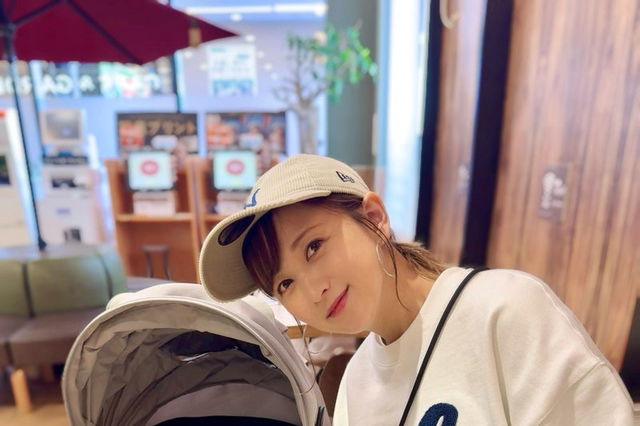 産後1ヶ月の小松彩夏、ハードすぎる出産を回想「陣痛から60時間、分娩時間42時間、2000mlをこえる出血...」 画像