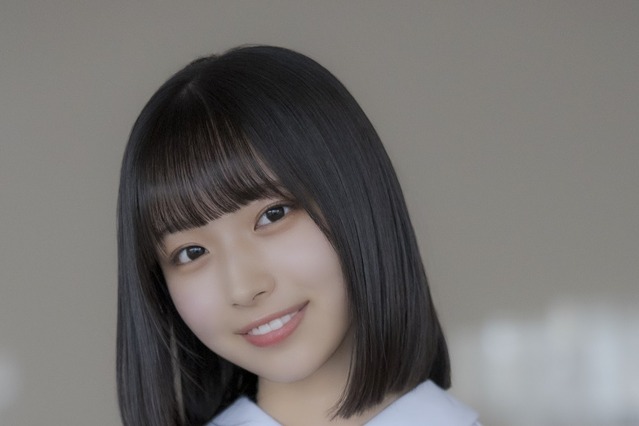 日向坂46・五期生「大野愛実」「鶴崎仁香」の撮り下ろし写真と手書きプロフィール公開! 画像