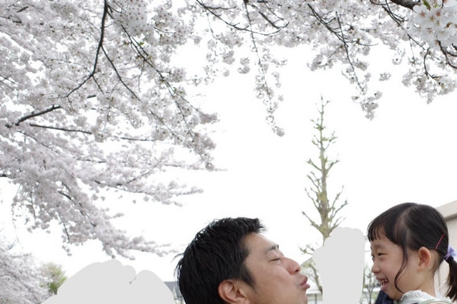 パンサー尾形、桜の下で愛娘に