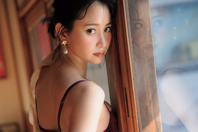 永尾まりや、「グラビアン魂」で魅惑的な下着バックショット! 画像