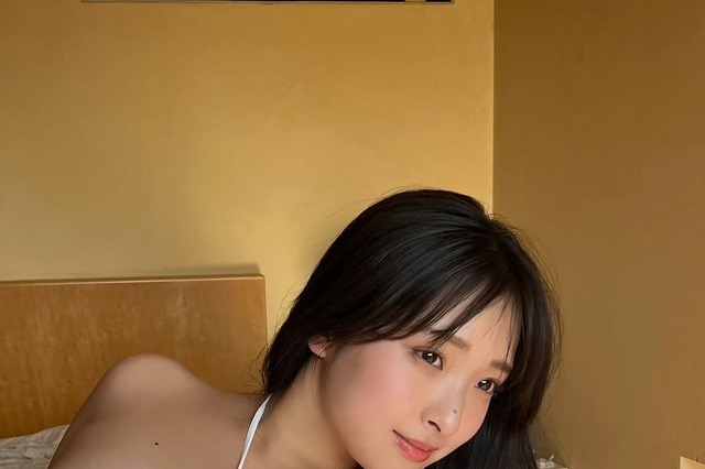 沢美沙樹、18歳のド迫力ボディが凄すぎる…『FRIDAY』オフショット公開 画像