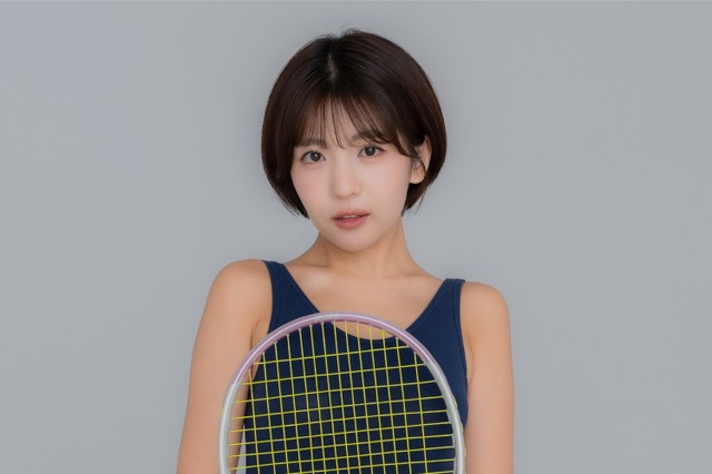 佐々木萌香のハイレグレオタードが破壊力抜群! 体操服やアニメTシャツも… 画像
