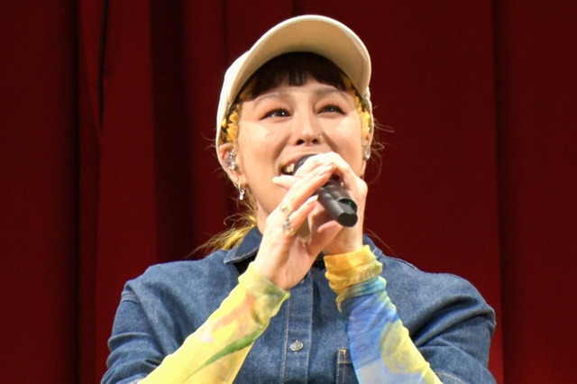 歌手・AIが学校サプライズ! 全校生徒の前で「Story」などを披露 『モニタリング』 画像