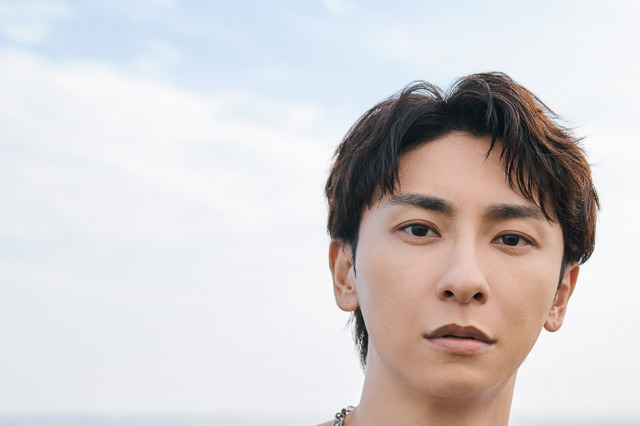 與真司郎、鍛え抜かれたヘルシーな肉体をお披露目！ エッセイ『人生そんなもん』先行カット公開 画像