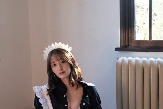 菜那セシル、はじめてのメイド服やセクシー水着に挑戦 画像