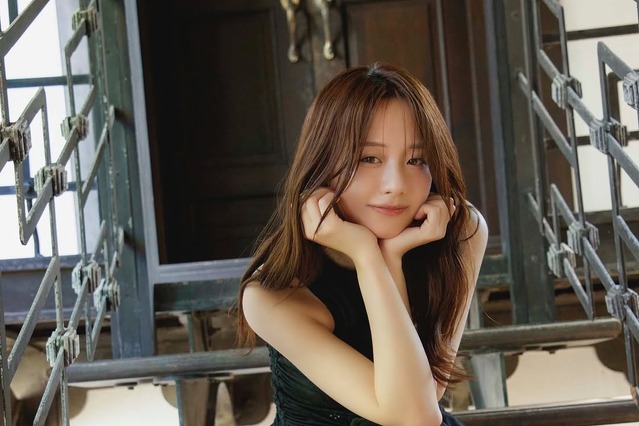 ギャップやばっ！ 森香澄、FRIDAYオフショで魅せた“天使の笑顔”と“大人の色気”「これはまた写真集出すしか…」 画像