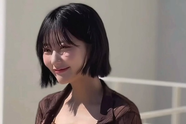田中美久、髪バッサリの“大人みくりん”で水着撮影！ ツヤツヤバストあらわなオフショ公開 画像