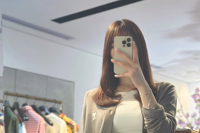 雪平莉左、“美しすぎるラウンドガール”の美腹筋チラ見せ！ 画像