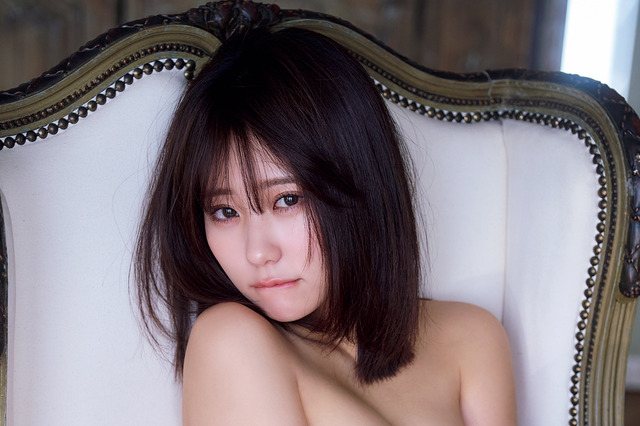 田中美久、ピンク衣装でこんなにも艶っぽく！『FLASH』登場 画像