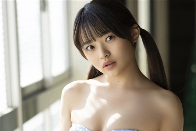 小森香乃、かわいさ全開のツインテ水着を披露! 等身大の制服姿や体操着姿も… 画像