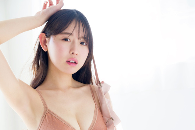 “衝撃のベビーフェイス”大瀧沙羅、抜群スタイル生かしたフォトジェニックなグラビア披露 画像