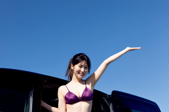 Gカップタクシー運転手・中島由依子、『週刊FLASH』で解き放つ“わき見禁止BODY”! 画像