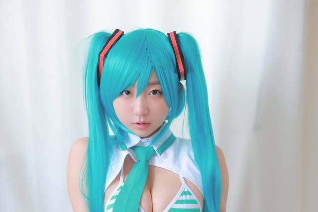 “韓国のグラビアモデル”ピョ・ウンジ、セクシーな初音ミクに変身！「最高」「女神のコスプレ…」 画像