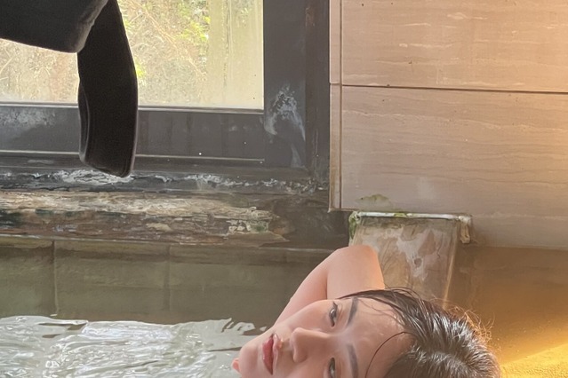 豊田ルナ、温泉で色っぽい“濡れ肌”披露！『SPA』オフショ 画像
