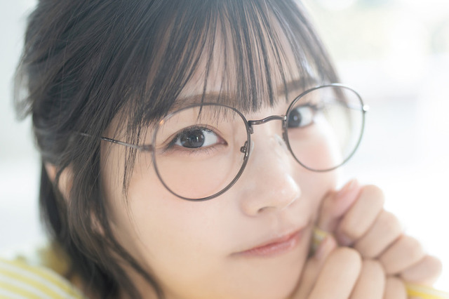 眼鏡姿が話題の中西アルノ、グラビアオフショをブログ投稿!「ありがとう」「かわいい」とファン歓喜 画像