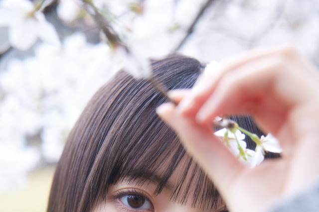 櫻坂46、四期生「山田桃実」「勝又春」の撮り下ろし写真と手書きプロフィールを公開 画像