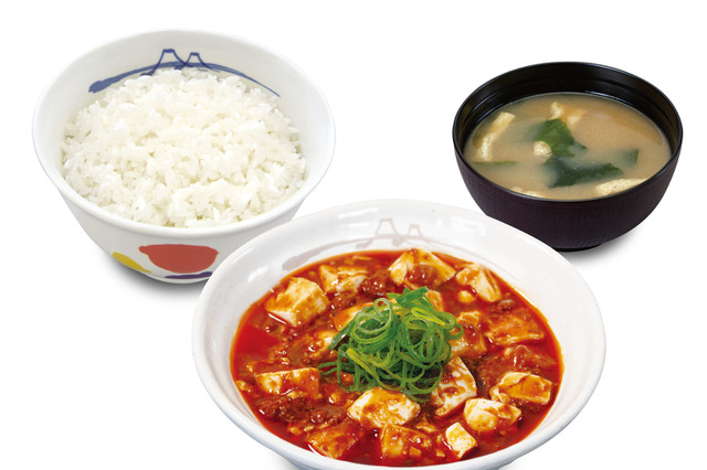 松屋、唐辛子と山椒の風味が絶品の人気メニュー「本格四川風麻婆豆腐」が13日より復活! 画像