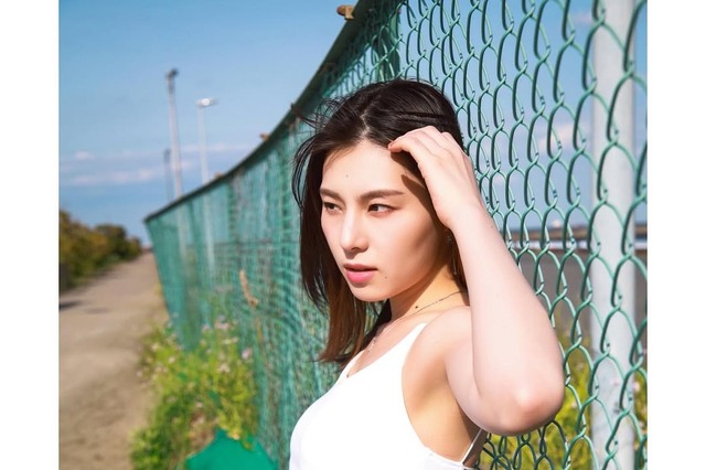 「まじで綺麗」相楽伊織、“美背中”大胆露出のキャミソールをカッコ良く着こなし! 画像