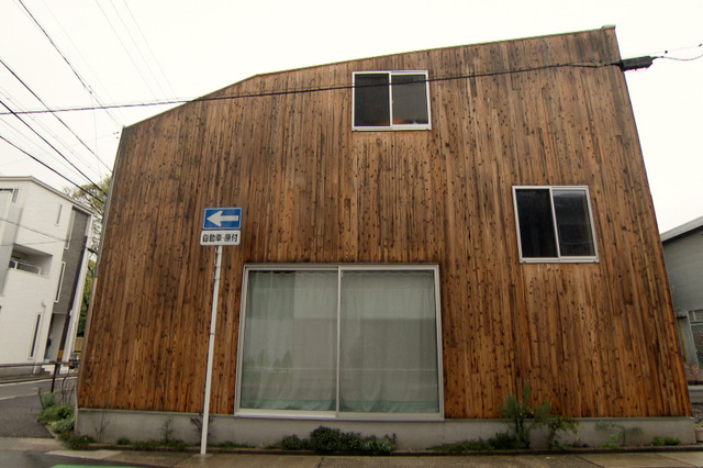 駐車場わずか1.7台分の大きさ！ あるものを活用して狭さを克服したコンパクトハウス 『住人十色』 画像