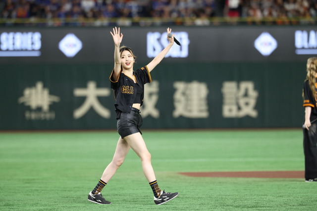 IS:SUE、東京ドームの巨人・中日戦で初の始球式！ 生歌唱パフォーマンスも 画像