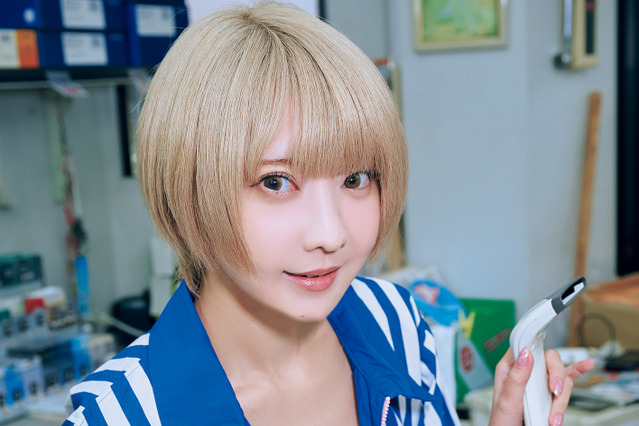 火将ロシエル、“Eカップ”誘惑ボディあらわなコンビニ店員に！ 画像