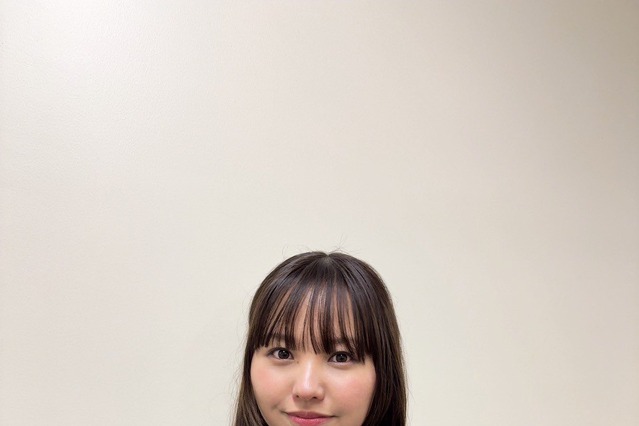 “青い迷彩姿”で誇らしげに！ 本郷柚巴、念願の『MAMOR』表紙に喜び綴る「すごく貴重な体験」 画像