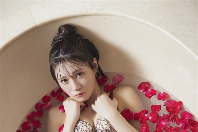 SKE48・中野愛理、花風呂水着やランジェリーまで挑戦…1st写真集先行カットが公開！ 画像