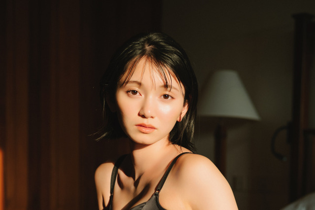熊澤風花、艶めかしい腰つきのランジェリーショット! 2nd写真集の先行予約販売が決定 画像