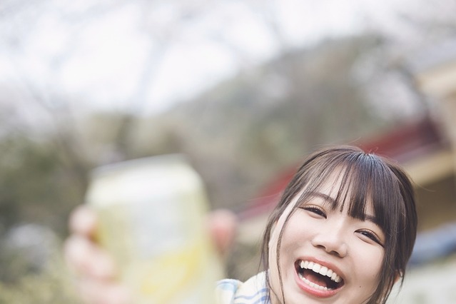 キャンプ女子・たにりかの“たわわ”際立つ乾杯ショット! 入浴姿やほろ酔い姿も 画像