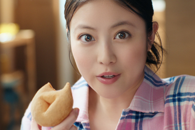 今田美桜がミスタードーナツの新TVCMに出演！ “もっちゅり”新食感にリアルな反応 画像