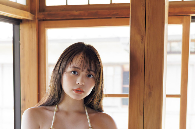 蓬莱舞、脱ぎかけショーパンにビキニ姿で“19歳”の美ボディあらわに 画像