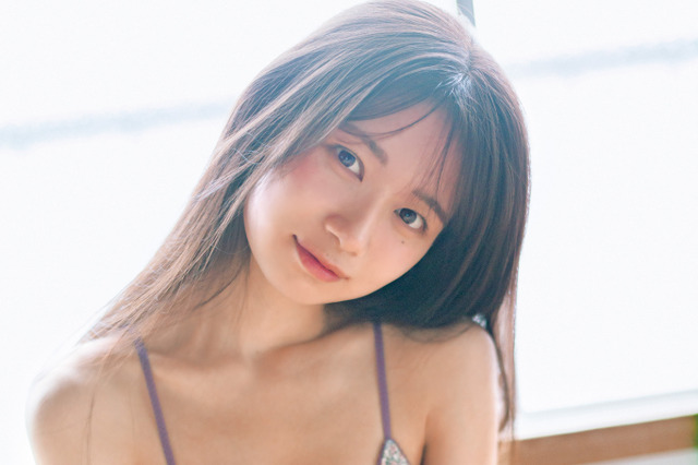 前川莉珠、さわやかな色気あふれる水着ショット！ 『週刊ヤングジャンプ』で初の表紙＆巻頭グラビア 画像