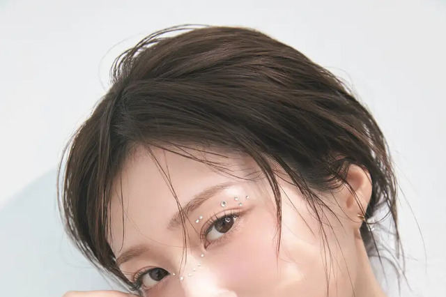 生見愛瑠、透明感あふれるワンピース姿！ 『CanCam』8月号通常版表紙に登場 画像